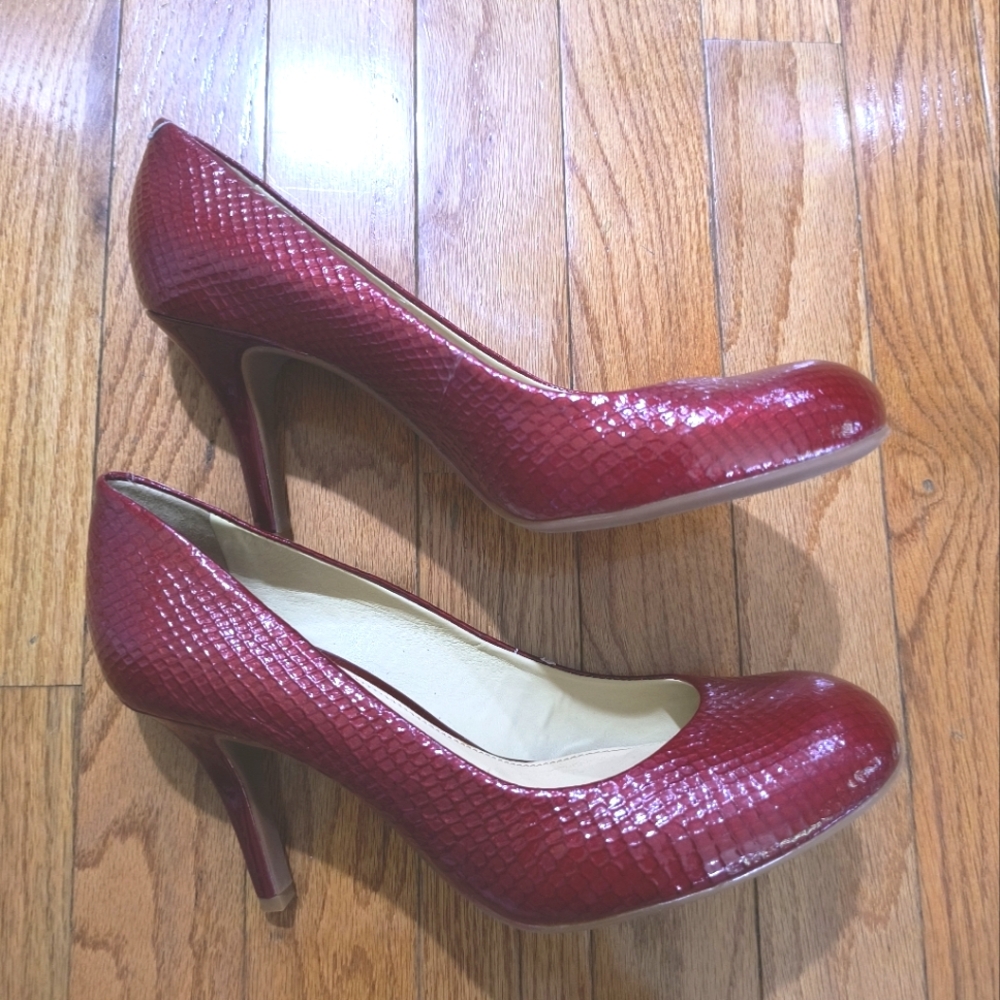 3/$10⭐ Gianni Bini 3.5 inch heels, size 8, snakeskin print red